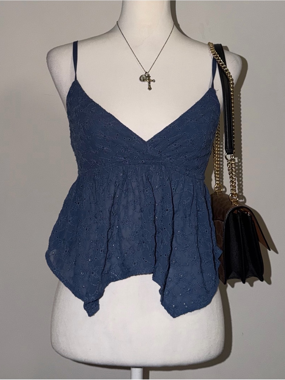 2000s vintage style whimsical hollister navy blue eyelet lace babydoll crop top